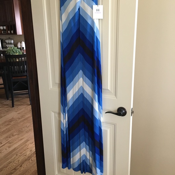 NWT Calvin Klein maxi dress. Beautiful blues. Sz 6 - Picture 2 of 7